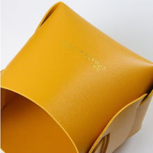 Load image into Gallery viewer, Fashion Life Series Leather Pen Holder