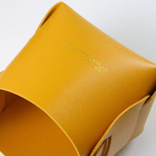 Load image into Gallery viewer, Fashion Life Series Leather Pen Holder