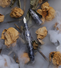 Load image into Gallery viewer, ROOIIM FutureCraft Fountain Pen – Signature Edition - Original Kawaii Pen
